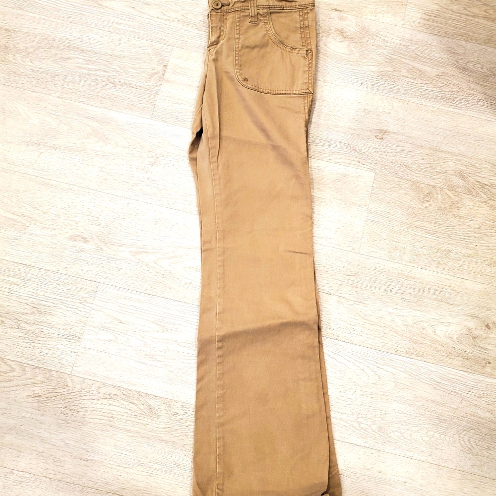 Size 1 short hollister kahki